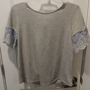 Gray shirt with tie back and ruffle sleeves